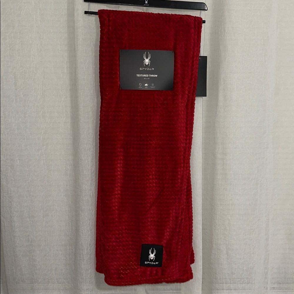 SPYDER Fiery Red Textured Cable Fleece Plush Blanket Throw with a Hanger